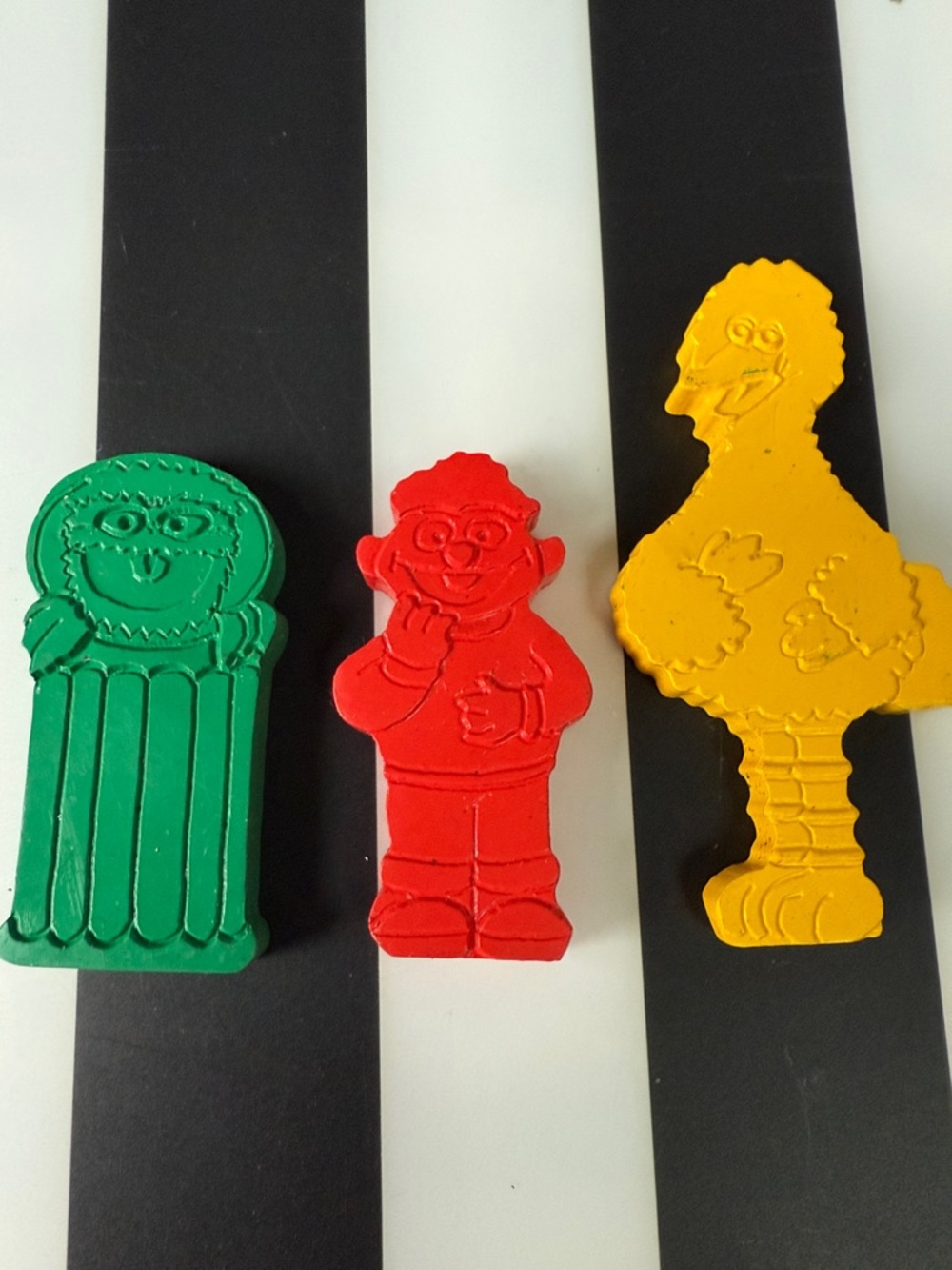 Colorful Sesame Street Character Crayon Set - Green, Red & Yellow